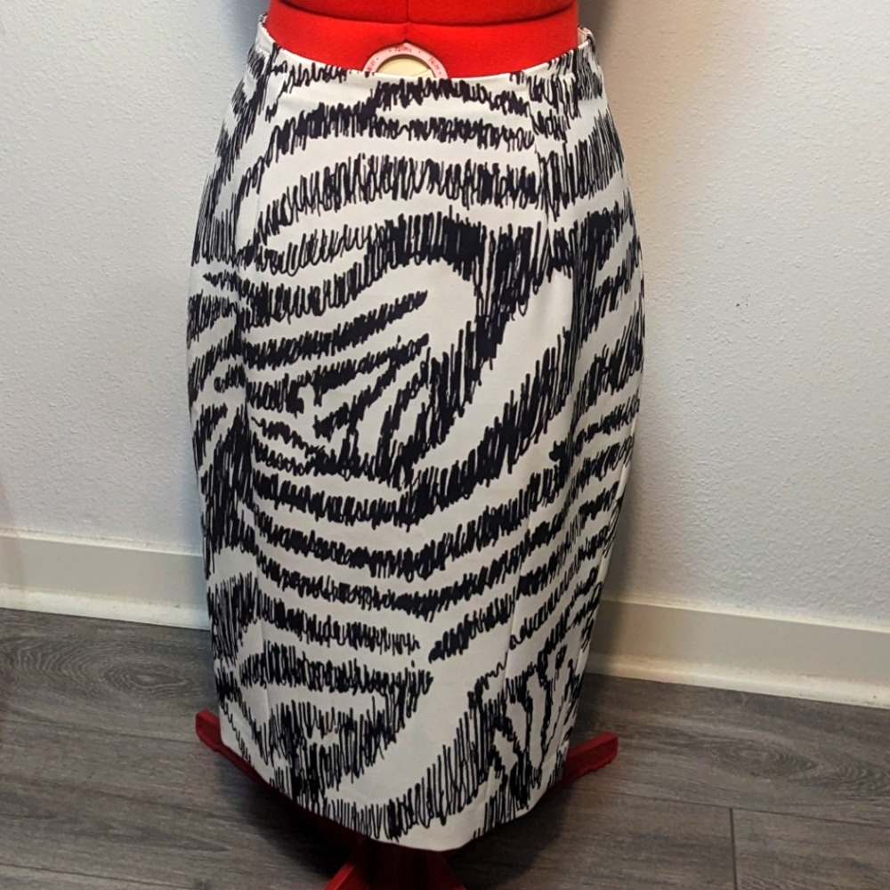 H&M White and Black Abstract Pattern Suit Pencil Skirt Women's Size 8